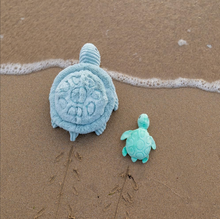 Load image into Gallery viewer, Les Ptipotos: Sauvenout the Turtle, Mum &amp; Baby: Mint