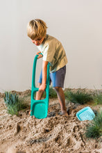 Load image into Gallery viewer, Quut Scoppi Beach Toy Spade: Lagoon / Vintage Blue