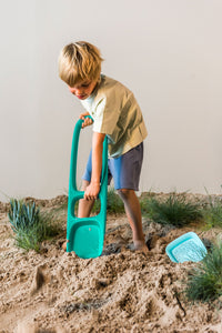Quut Scoppi Beach Toy Spade: Lagoon / Vintage Blue
