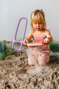 Quut Scoppi Beach Toy Spade: Lavender / Peach