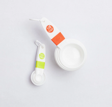 Load image into Gallery viewer, Montessori Mates Measuring Cups &amp; Spoon Set