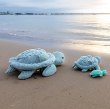 Load image into Gallery viewer, Les Ptipotos: Sauvenout the Turtle, Mum &amp; Baby: Mint