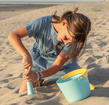 Load image into Gallery viewer, Quut Bucki Beach Bucket: Cherry &amp; Pink
