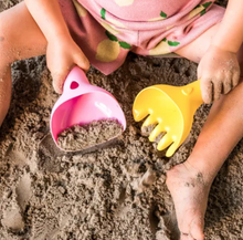 Load image into Gallery viewer, Quut Raki Sand Beach Toy: Lavender &amp; Peach