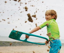 Load image into Gallery viewer, Quut Scoppi Beach Toy Spade: Ocean Blue - The Sensory Studio