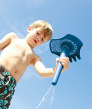 Load image into Gallery viewer, Quut Triplet Rake Beach Toy: Cherry Red