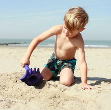 Load image into Gallery viewer, Quut Triplet Rake Beach Toy: Lagoon Green