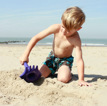 Load image into Gallery viewer, Quut Triplet Rake Beach Toy: Cherry Red